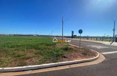 Terreno de Esquina à Venda no Villaggio Santa Inês com 403 m² de Frente para a Praça e Alto Potencial de Valorização
