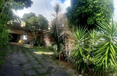 Casa  grande , r$ 650.000, bairro cajueiro ,  duplex 4 qts, suite, com grande terreno de quintal,ótima localização