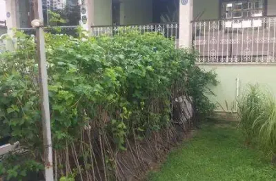 Casarao a venda 770m2 r$ 5.500.000,00 pertinho da jaqueira, na tamarineira, com piscina e primeiro andar.