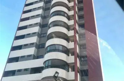 Apartamento para venda possui 211 metros quadrados com 4 quartos