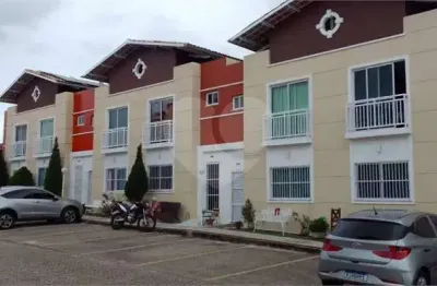 Casa de condomínio para venda possui 70 metros quadrados com 2 quartos