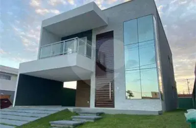 Casa de condomínio para venda tem 211 metros quadrados com 4 quartos