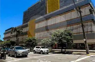 Ponto comercial/loja/box para venda possui 32 metros quadrados com 1 quarto