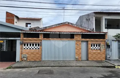 Casa com 3 quartos à venda na Rua José Marrocos, 197, Monte Castelo, Fortaleza