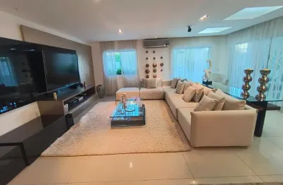 Casa em condomínio fechado com 5 quartos à venda na Rua Teatrólogo Silvano Serra, 570, de Lourdes, Fortaleza