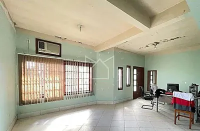 Casa | quatro dormitórios | uma suíte master | porto alegre/rs