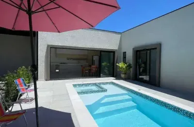 Excelente casa com sala comercial guaratuba  com piscina