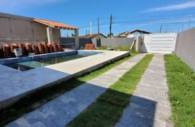 Linda casa térrea em fase de acabamento com piscina em itanhaém .
