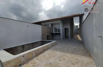 Linda casa com piscina , 02 dormitórios em itanhaém .