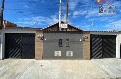 Casa em itanhaém com projeto renovado de muito bom gosto .