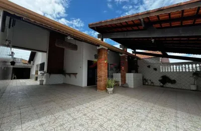 Casa com 2 dormitórios com edícula a poucos metros da praia em itanhaém , suarão !