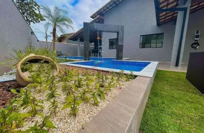 Luxuosa residência de alto padrão com piscina e automatizada