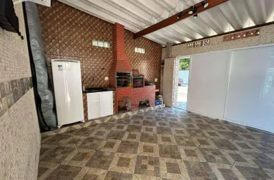 Casa à venda próxima ao centro de itanhaém, em rua asfaltada e região segura