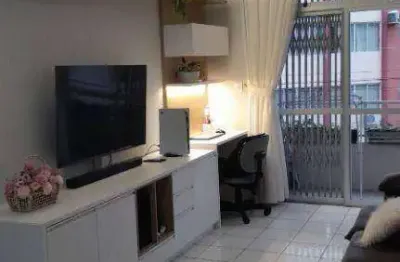 Apartamento de 2 quartos com garagem - reformado a poucos metros da ufsc – trindade