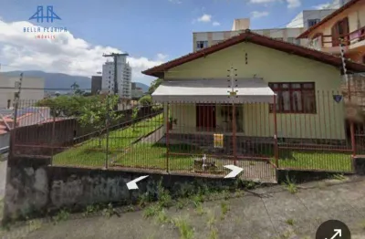 Casa à venda na trindade – ótima localização, terreno de esquina e linda vista, terreno com 364m² e casa 119m²