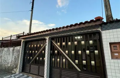 Casa geminada reformada - 01 dormitório - ocian - 650 metros do mar