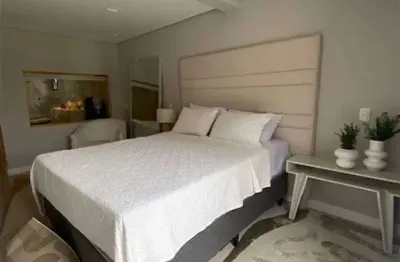 Belíssimo Sobrado de 5 dormitórios sendo 3 suítes à Venda no Canto do Forte,