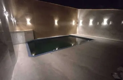 Casa isolada na praia grande,com piscina 2 quartos sendo 1 suite 3 garagem