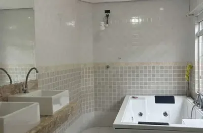 Casa Linda na Tupi: Suíte Master com Banheira a Poucos Passos do Mar