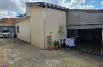 Casa à venda na Avenida Sylvio Della Rovere, 291, Jardim Yolanda, São José do Rio Preto
