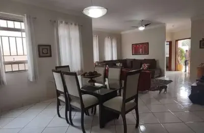 Casa térrea com 4 quatros sendo 2 suítes, piscina e churrasqueira city ribe