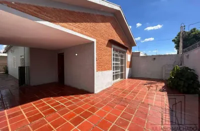 Vende-se casa Jardim Macedo com 3 quartos sendo 1 suíte Desocupada!