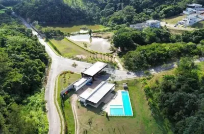 Terreno a venda com 700 metros quadrados ( condominio itaporã ) 5 minutos da av lucas nog