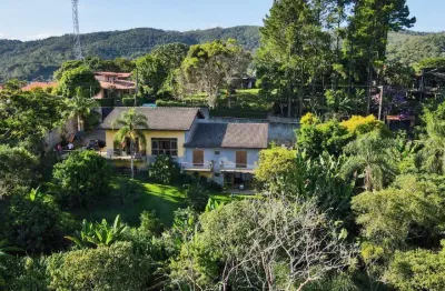 Casa com vista panorâmica próximo ao centro de mairiporã