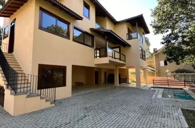 Belíssima casa para venda em condomínio fechado com segurança 24h !