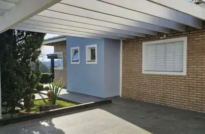 Linda casa térrea, com 3 suítes, no Condomínio Fechado Serra da Estrela