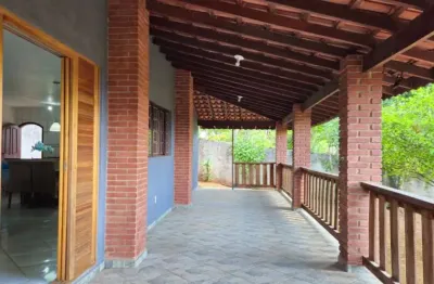 Seu refúgio em atibaia: chácara maravilhosa com 300m² de construção e área verde!