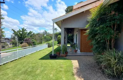 Linda casa térrea em condomínio, próxima do trevo das rodovias fernão dias e dom pedro