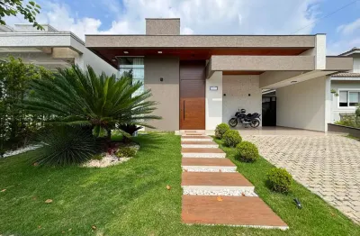 Casa totalmente térrea no condomínio Terras de Atibaia II, em Atibaia/SP