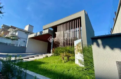 Casa com 3 quartos à venda na rua dos rouxinóis, 81, pedra branca, palhoça, 230 m2 por r$ 1.900.000