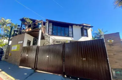 Casa com 13 quartos à venda na rua doutor josé bahia bittencourt, 195, canasvieiras, florianópolis, 490 m2 por r$ 1.950.000