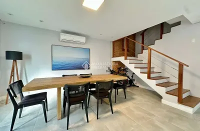 Casa em condomínio fechado com 3 quartos à venda na rua laurindo januário da silveira, 4317, lagoa da conceição, florianópolis, 168 m2 por r$ 2.130.000
