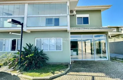 Casa em condomínio fechado com 3 quartos à venda na rodovia jornalista manoel de menezes, 2201, barra da lagoa, florianópolis, 137 m2 por r$ 1.599.000