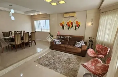 Casa com 3 quartos à venda na rua das azaléias, 136, pedra branca, palhoça, 211 m2 por r$ 1.600.000