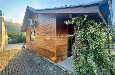 Casa com 2 quartos à venda na rua velho leão do mar, 44, praia de fora, palhoça, 300 m2 por r$ 650.000