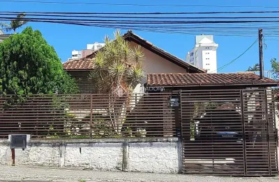 Casa com 3 quartos à venda na rua professora antonieta de barros, 631, canto, florianópolis, 120 m2 por r$ 1.099.000