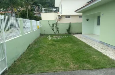 Casa com 3 quartos à venda na servidão olímpio manoel da costa, 9, canasvieiras, florianópolis, 144 m2 por r$ 650.000
