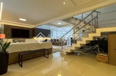 Casa com 3 quartos à venda na rua província autonoma de trento, 34, hípica, porto alegre, 230 m2 por r$ 1.100.000