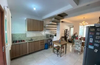 Casa com 2 quartos à venda na rua fernando bauther da silva, 572, ingleses do rio vermelho, florianópolis, 89 m2 por r$ 692.000