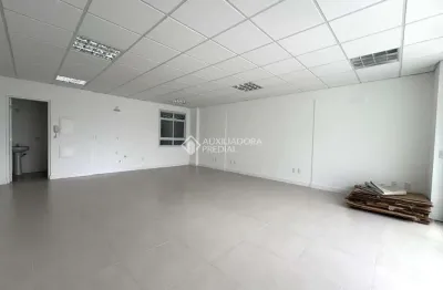 Sala comercial à venda na rua manoel severino de oliveira, 371, lagoa da conceição, florianópolis, 49 m2 por r$ 690.000