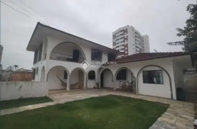 Casa com 5 quartos à venda na rua coronel américo, 468, barreiros, são josé, 240 m2 por r$ 1.750.000