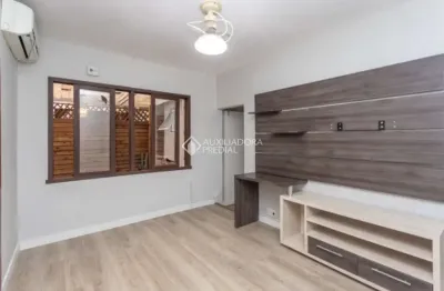 Apartamento com 2 quartos à venda na Avenida Coronel Lucas de Oliveira, 2367, Petrópolis, Porto Alegre, 52 m2 por R$ 295.000
