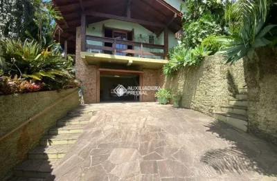 Casa com 2 quartos para alugar na rua princesa isabel, 146, guarani, novo hamburgo, 186 m2 por r$ 5.500