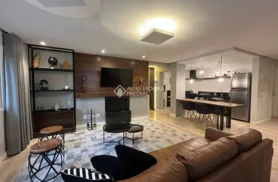 Cobertura com 3 quartos para alugar na avenida das hortênsias, 1377, planalto, gramado, 350 m2 por r$ 9.000