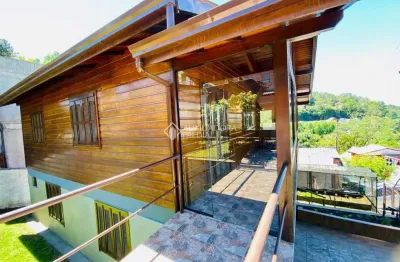 Casa com 4 quartos para alugar na caldas junior, 150, três pinheiros, gramado, 100 m2 por r$ 3.500