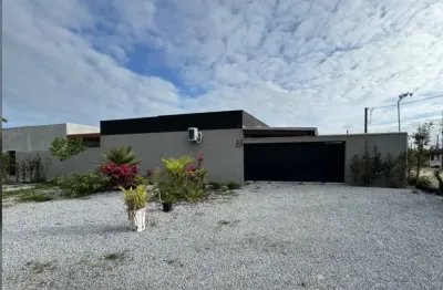 Casa térrea , 04 quartos, 02 suítes 195m2, com piscina e hidro,